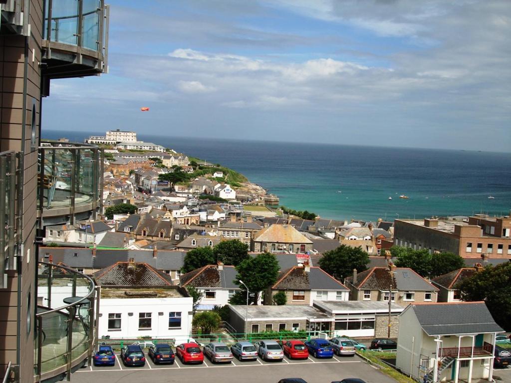 2Bed With Pool & Sea View Apartment New Quay Esterno foto