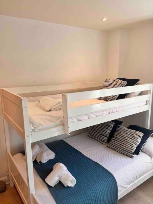 2Bed With Pool & Sea View Apartment New Quay Esterno foto