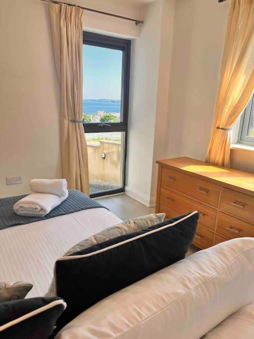 2Bed With Pool & Sea View Apartment New Quay Esterno foto