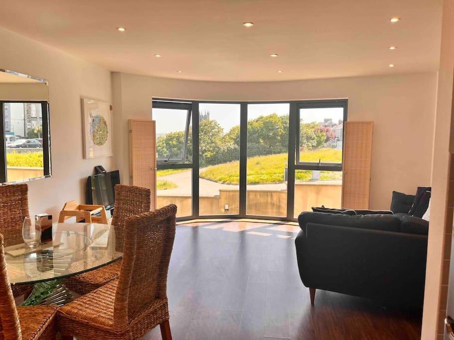 2Bed With Pool & Sea View Apartment New Quay Esterno foto