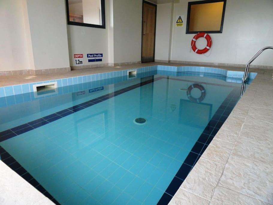 2Bed With Pool & Sea View Apartment New Quay Esterno foto